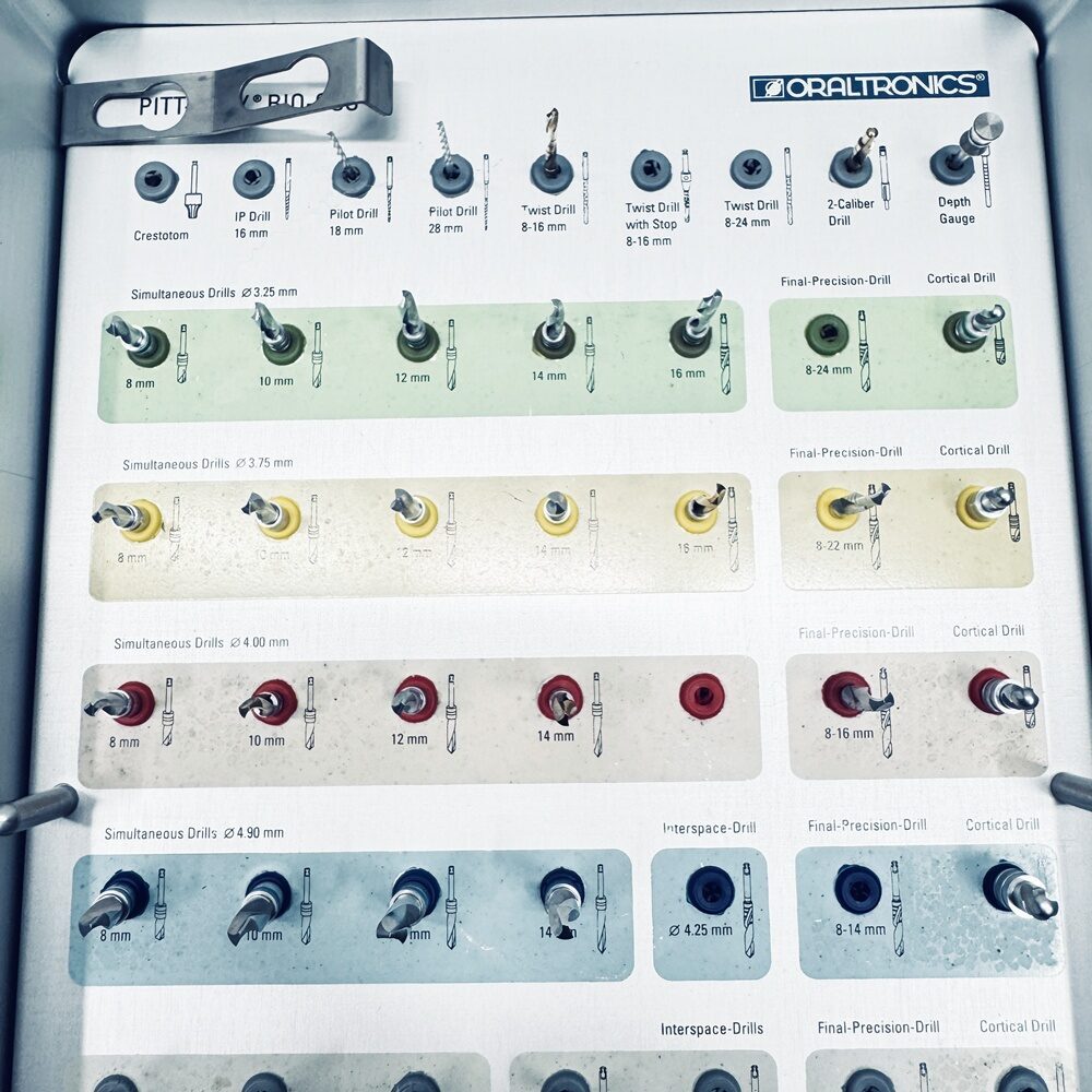 SybronEndo Oraltronics Pitt Easy Bio Oss OP Chirurgie Tray mit Inhalt gebraucht | 331549 SybronEndo Oraltronics Pitt Easy Bio Oss OP Chirurgie Tray mit Inhalt gebraucht | 331549