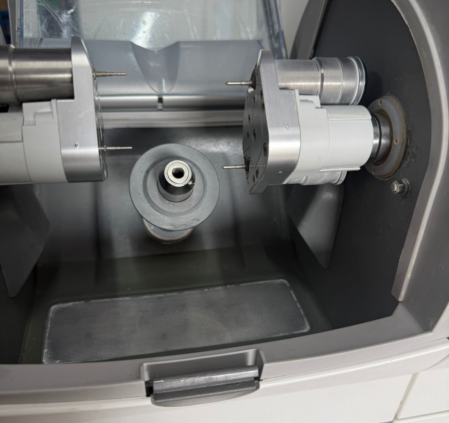 Sirona CEREC MC XL Premium Schleifeinheit / 4 Mototoren / Absaugung mill machine | 331283 Sirona CEREC MC XL Premium Schleifeinheit / 4 Mototoren / Absaugung mill machine | 331283