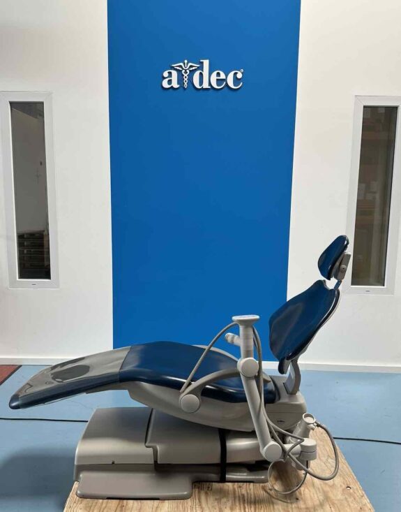 A-dec 500A Behandlungsstuhl ideal für KFO Scanning Abdruckstuhl PZR | 331219