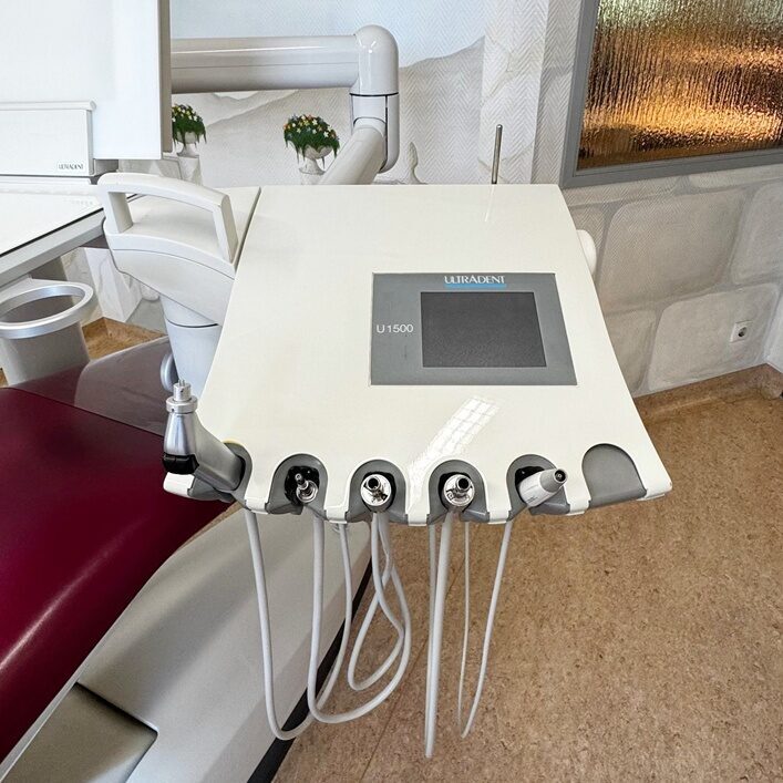 Ultradent U1500 Behandlungseinheit mit Trockenabsaugung Baujahr 2008 | 331323 Ultradent U1500 Behandlungseinheit mit Trockenabsaugung Baujahr 2008 | 331323