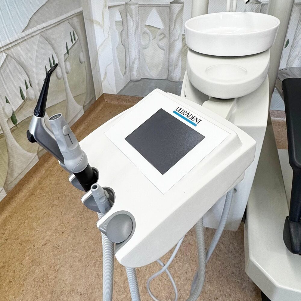 Ultradent U1500 Behandlungseinheit mit Trockenabsaugung Baujahr 2008 | 331325 Ultradent U1500 Behandlungseinheit mit Trockenabsaugung Baujahr 2008 | 331325