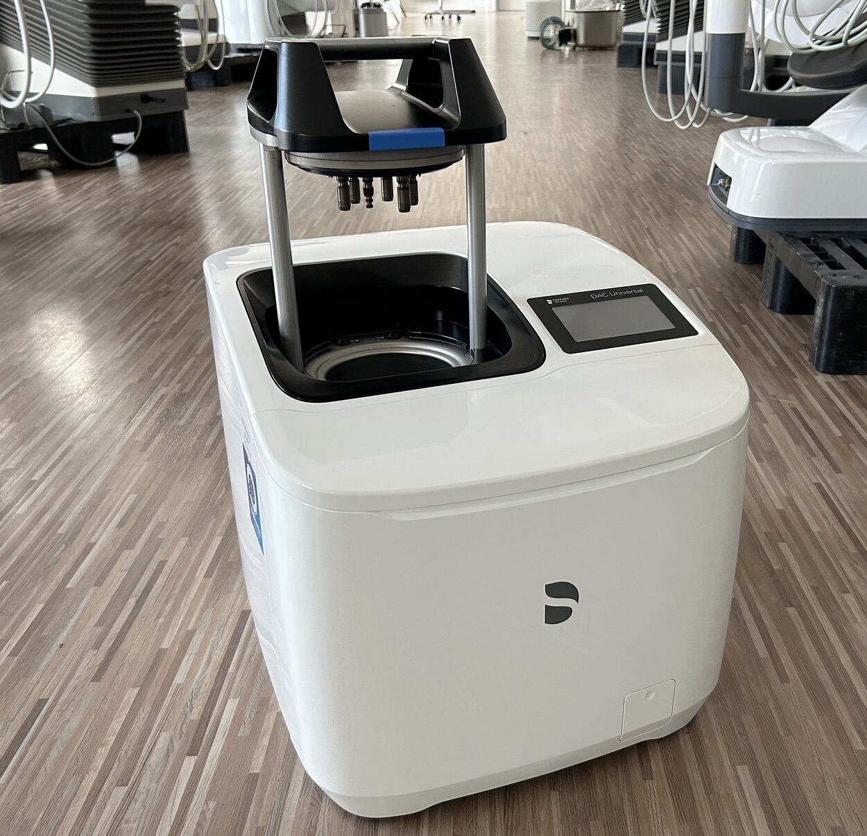 Sirona DAC Universal Touch Pflegegerät BJ 2021 | 330958 Sirona DAC Universal Touch Pflegegerät BJ 2021 | 330958