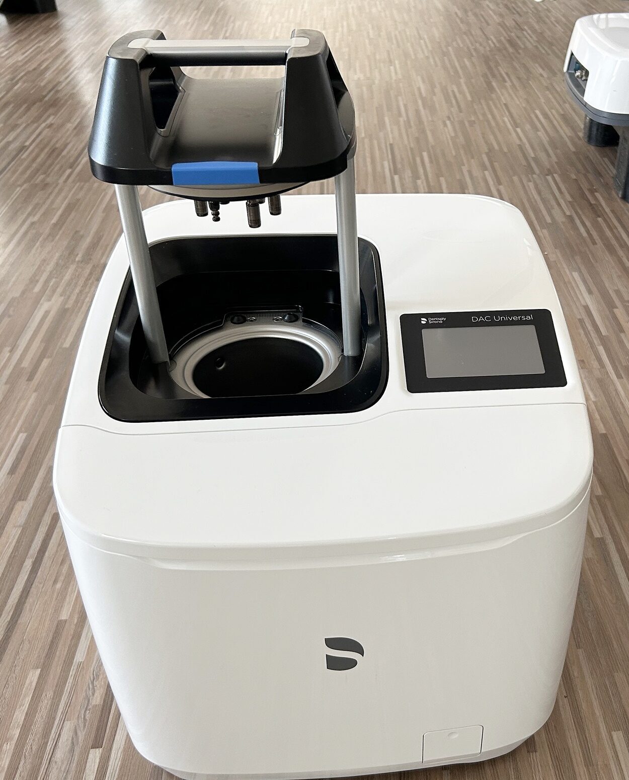 Sirona DAC Universal Touch Pflegegerät BJ 2021 | 330961 Sirona DAC Universal Touch Pflegegerät BJ 2021 | 330961