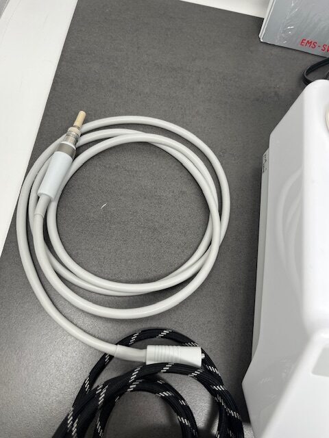 EMS Airflow S1 Pulverstrahlgerät Prophylaxe Gerät mit Handstück | 330381 EMS Airflow S1 Pulverstrahlgerät Prophylaxe Gerät mit Handstück | 330381