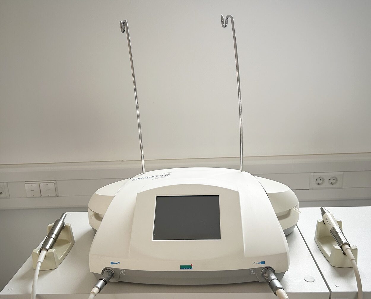 Satelec Implantcenter 2 Ultraschall-Chirurgiegerät | 330948 Satelec Implantcenter 2 Ultraschall-Chirurgiegerät | 330948