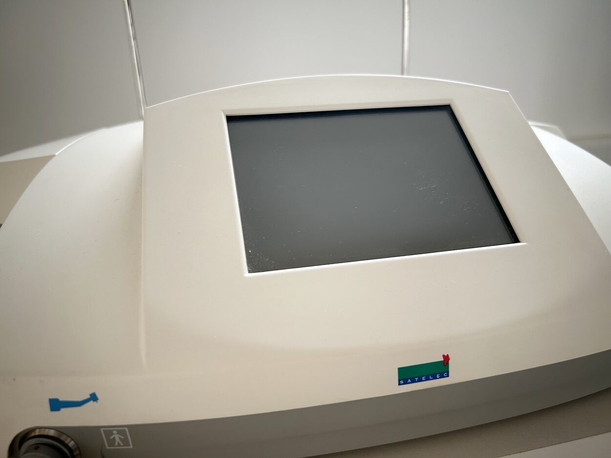 Satelec Implantcenter 2 Ultraschall-Chirurgiegerät | 330950 Satelec Implantcenter 2 Ultraschall-Chirurgiegerät | 330950