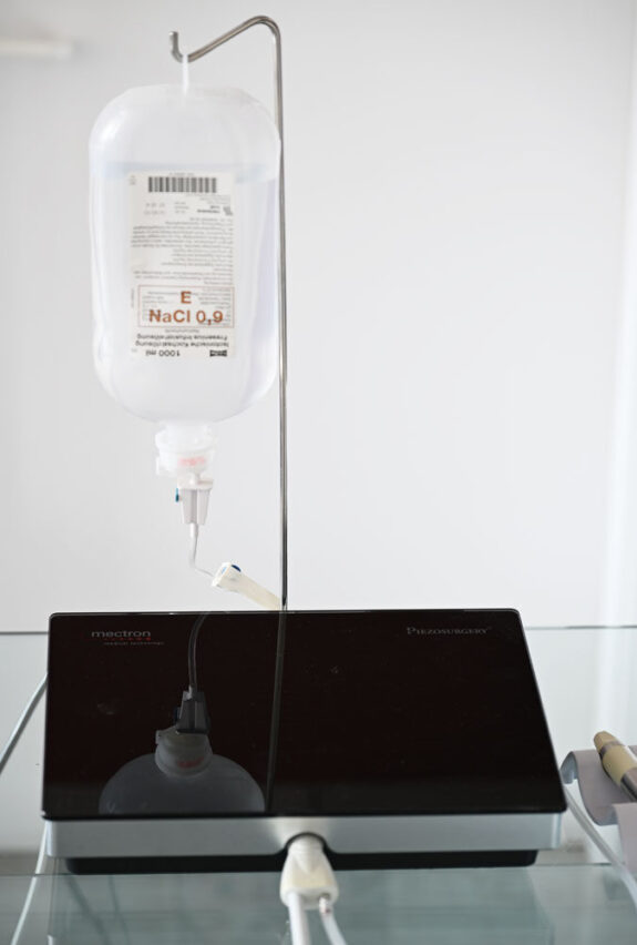 Im Auftrag: Mectron Piezosurgery Touch Basic 1 plus Handstück und 2x Osteotomy Kit | 331472