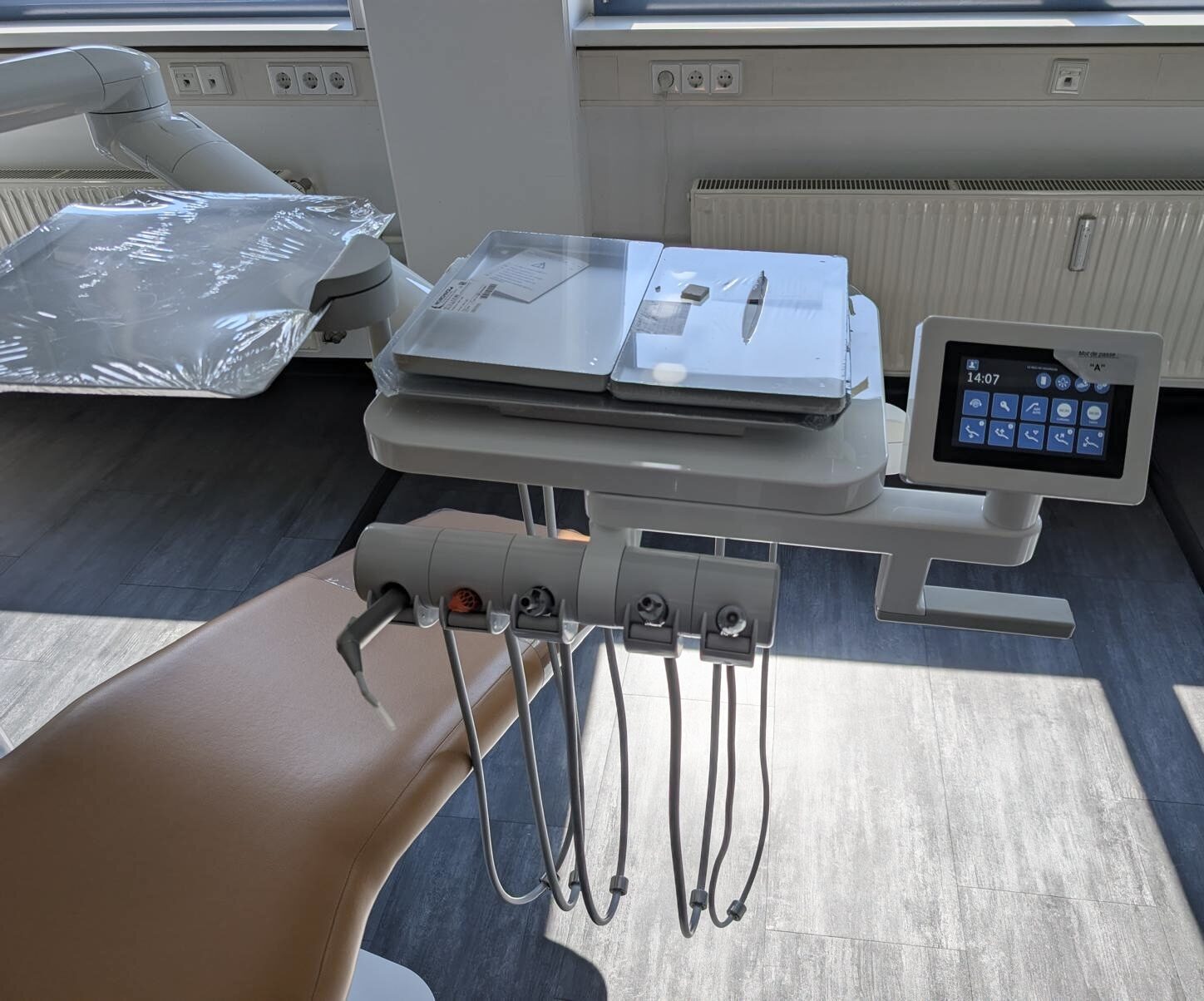 Airel-Quetin K2 NEO.2 Schwinge/Tischgerät mit Tray-Ablage Dental Behandlungseinheit- Neugerät | 331685 Airel-Quetin K2 NEO.2 Schwinge/Tischgerät mit Tray-Ablage Dental Behandlungseinheit- Neugerät | 331685