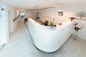 Moderne ,hochwertige von Tischlerhand gefertigte Praxisrezeption Moderne ,hochwertige von Tischlerhand gefertigte Praxisrezeption