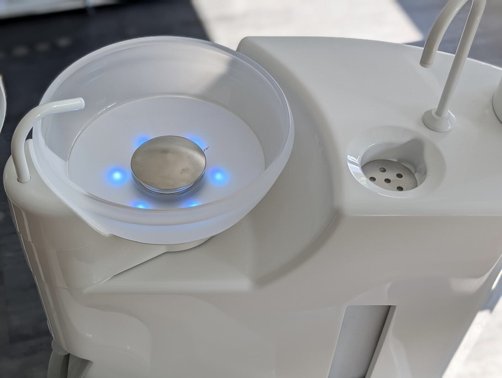 Airel-Quetin K2 NEO.2 Schwinge/Tischgerät mit Tray-Ablage Dental Behandlungseinheit- Neugerät | 331687 Airel-Quetin K2 NEO.2 Schwinge/Tischgerät mit Tray-Ablage Dental Behandlungseinheit- Neugerät | 331687
