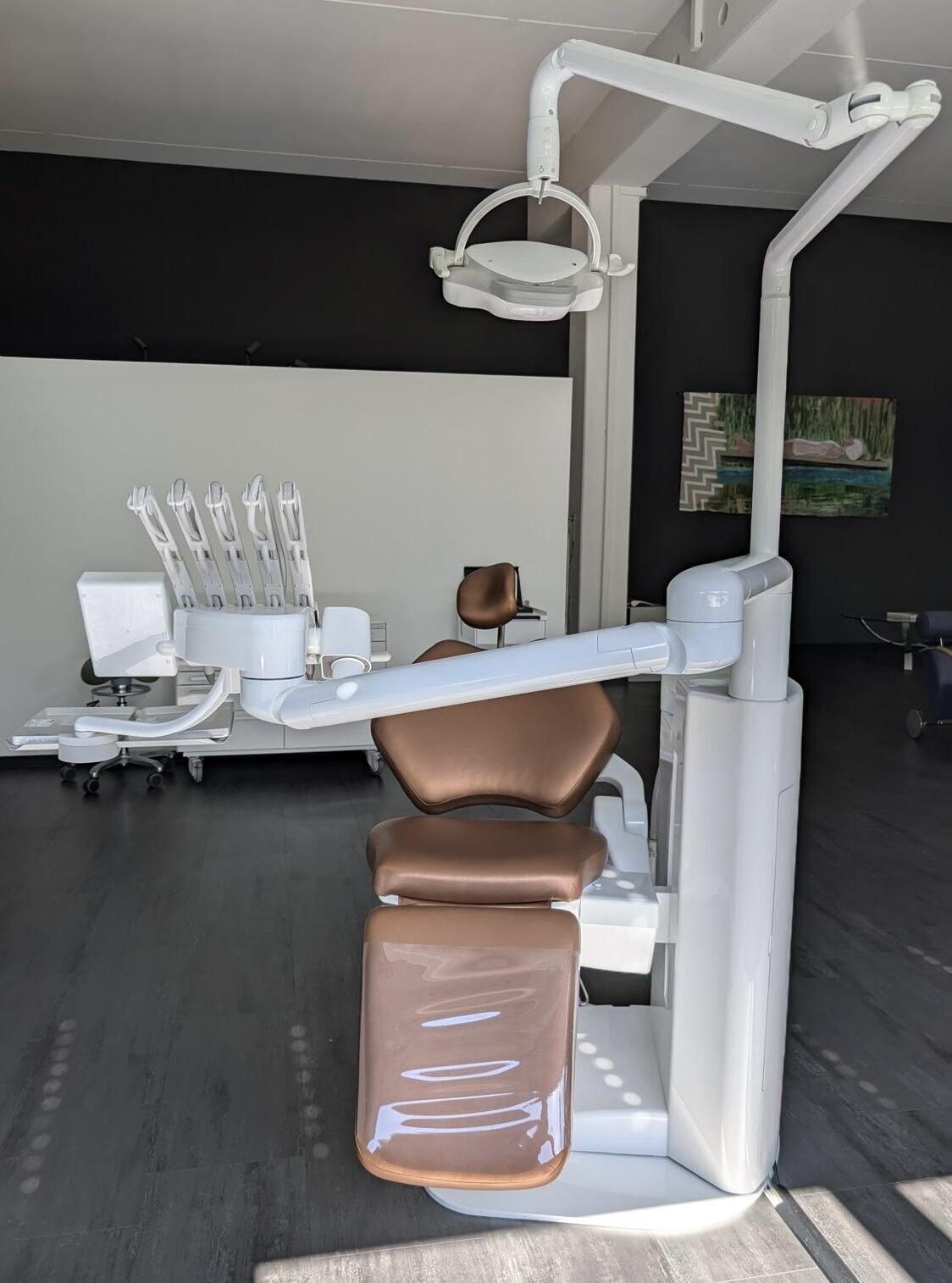 Airel-Quetin K2 Evo.2 Schwenktisch – Dental Behandlungseinheit mit elektrisch bedientem Stuhl und flexiblem Kopfstütze | 331681 Airel-Quetin K2 Evo.2 Schwenktisch – Dental Behandlungseinheit mit elektrisch bedientem Stuhl und flexiblem Kopfstütze | 331681