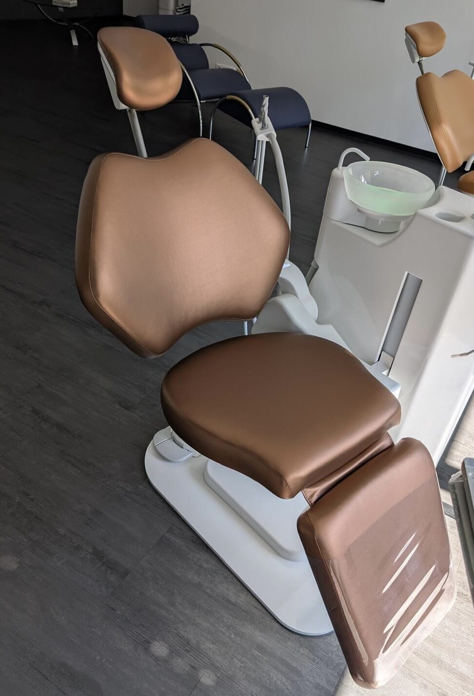 Airel-Quetin K2 Evo.2 Schwenktisch – Dental Behandlungseinheit mit elektrisch bedientem Stuhl und flexiblem Kopfstütze | 331678 Airel-Quetin K2 Evo.2 Schwenktisch – Dental Behandlungseinheit mit elektrisch bedientem Stuhl und flexiblem Kopfstütze | 331678
