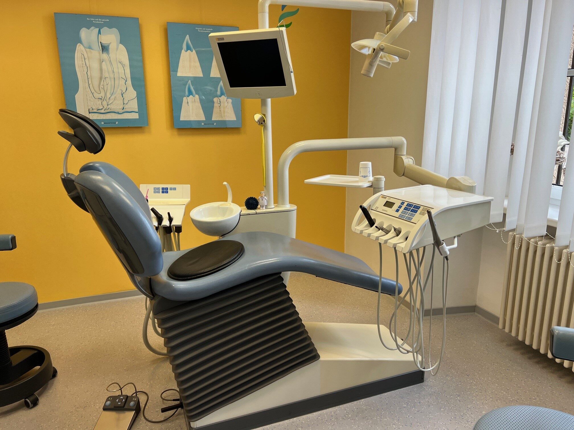 Dentaleinheit Sirona C5+ mit 2 Arzthocker und Intraoralkamera | 332873 Dentaleinheit Sirona C5+ mit 2 Arzthocker und Intraoralkamera | 332873