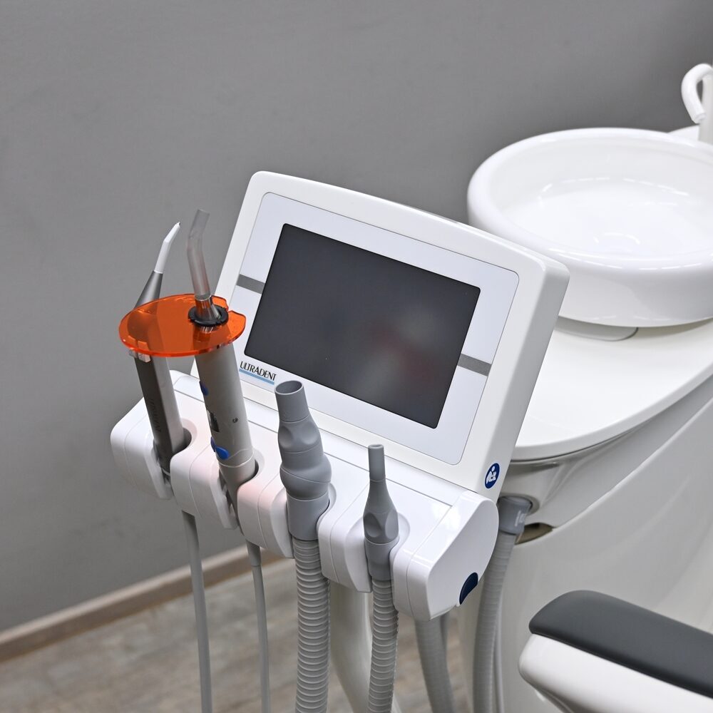 Ultradent U 6000 S Premium Klasse Behandlungseinheit Trockenabsaugung Bj.: 2019 Ausstellungsgerät | 331780 Ultradent U 6000 S Premium Klasse Behandlungseinheit Trockenabsaugung Bj.: 2019 Ausstellungsgerät | 331780