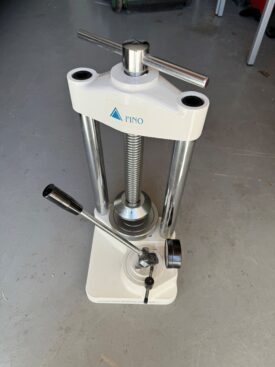 FINO Hydraulik-Küvettenpresse FINO Hydraulik-Küvettenpresse