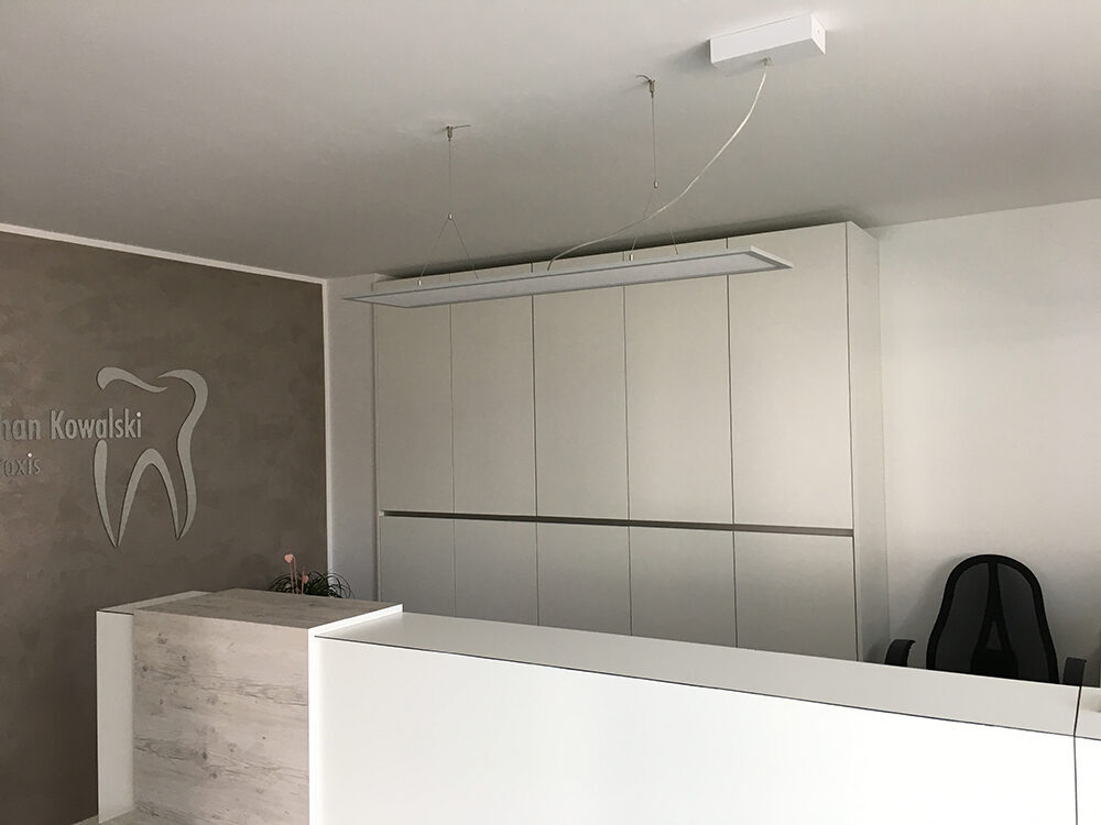 Moderne ,hochwertige von Tischlerhand gefertigte Praxisrezeption | 332026 Moderne ,hochwertige von Tischlerhand gefertigte Praxisrezeption | 332026