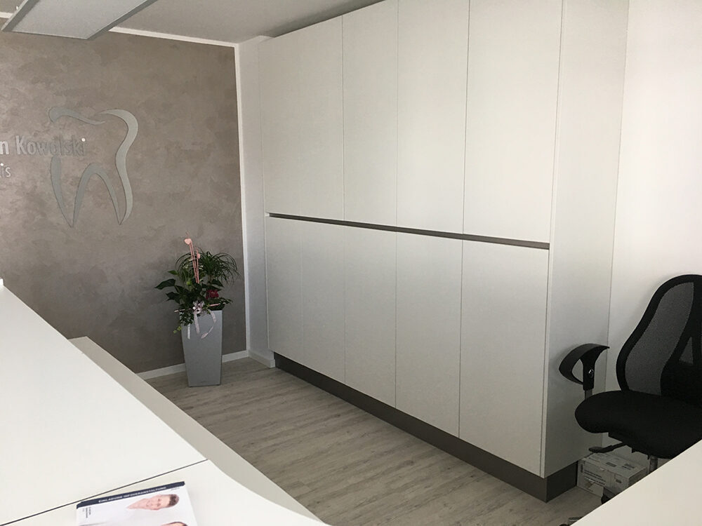 Moderne ,hochwertige von Tischlerhand gefertigte Praxisrezeption | 332027 Moderne ,hochwertige von Tischlerhand gefertigte Praxisrezeption | 332027