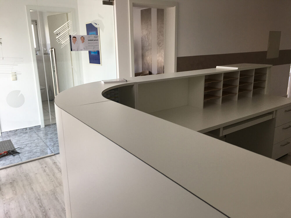 Moderne ,hochwertige von Tischlerhand gefertigte Praxisrezeption | 332028 Moderne ,hochwertige von Tischlerhand gefertigte Praxisrezeption | 332028