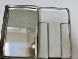 Normtrays aus Edelstahl als Set (Boden/Deckel/Instrumentenhalter) Normtrays aus Edelstahl als Set (Boden/Deckel/Instrumentenhalter)