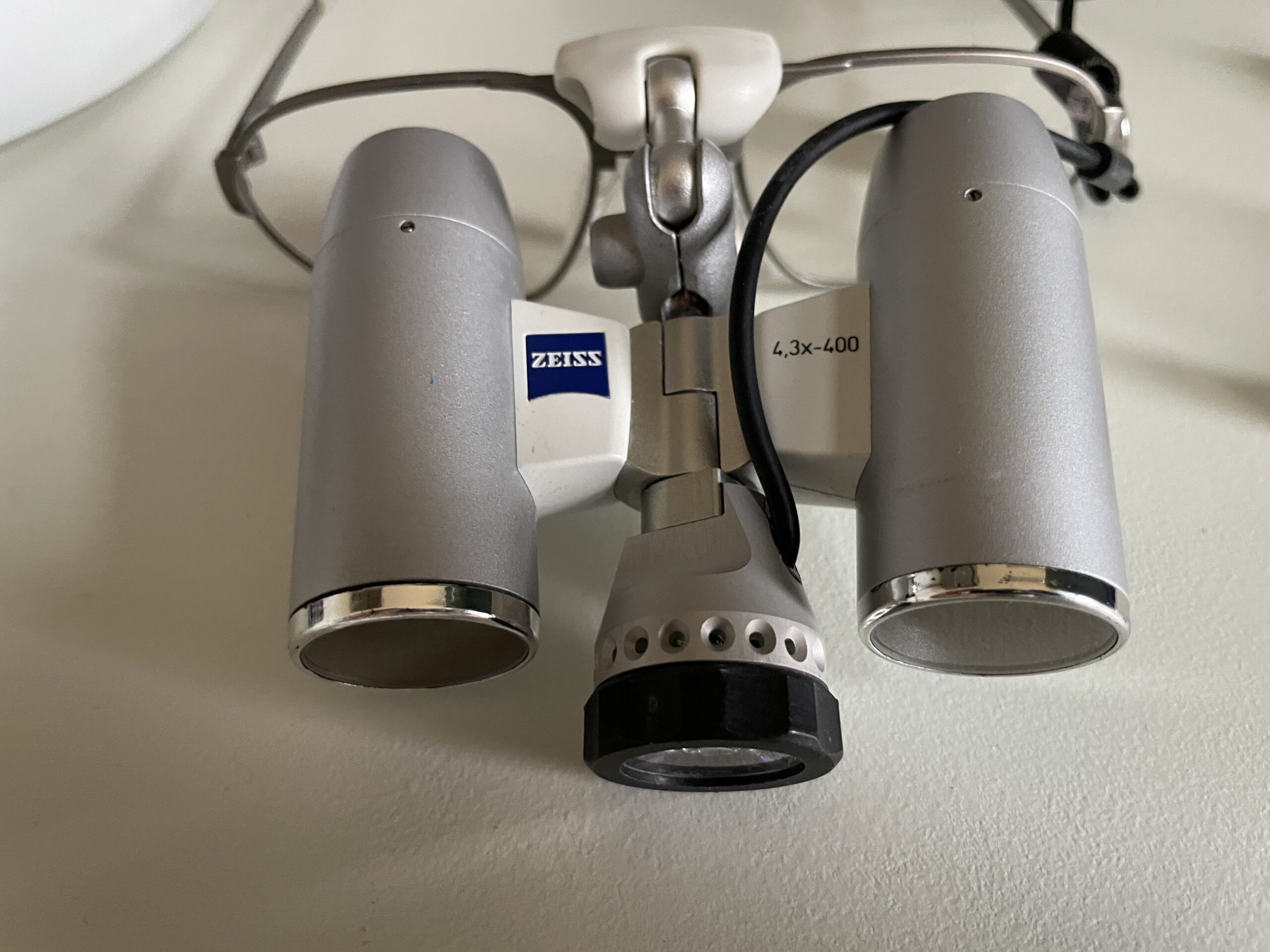 ZEISS EyeMag Pro Lupenbrillen-Set komplett (ProS+ProF, 4,3×400mm) | 332864 ZEISS EyeMag Pro Lupenbrillen-Set komplett (ProS+ProF, 4,3×400mm) | 332864