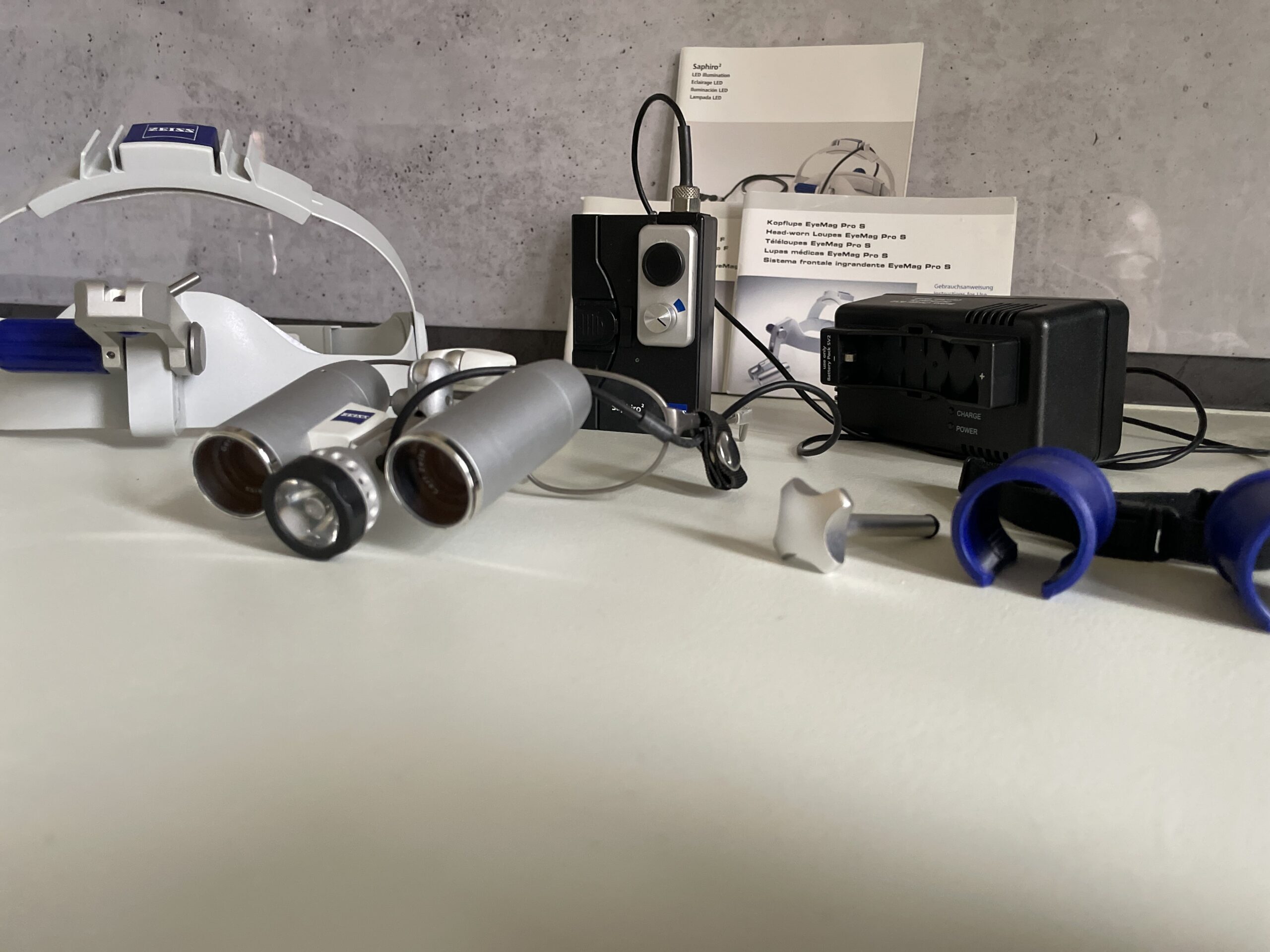 ZEISS EyeMag Pro Lupenbrillen-Set komplett (ProS+ProF, 4,3×400mm) | 332865 ZEISS EyeMag Pro Lupenbrillen-Set komplett (ProS+ProF, 4,3×400mm) | 332865