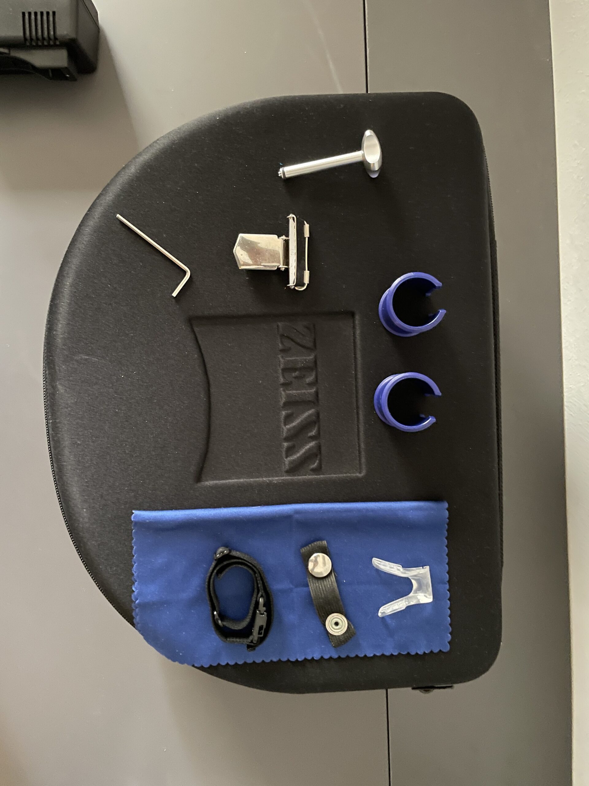 ZEISS EyeMag Pro Lupenbrillen-Set komplett (ProS+ProF, 4,3×400mm) | 332869 ZEISS EyeMag Pro Lupenbrillen-Set komplett (ProS+ProF, 4,3×400mm) | 332869
