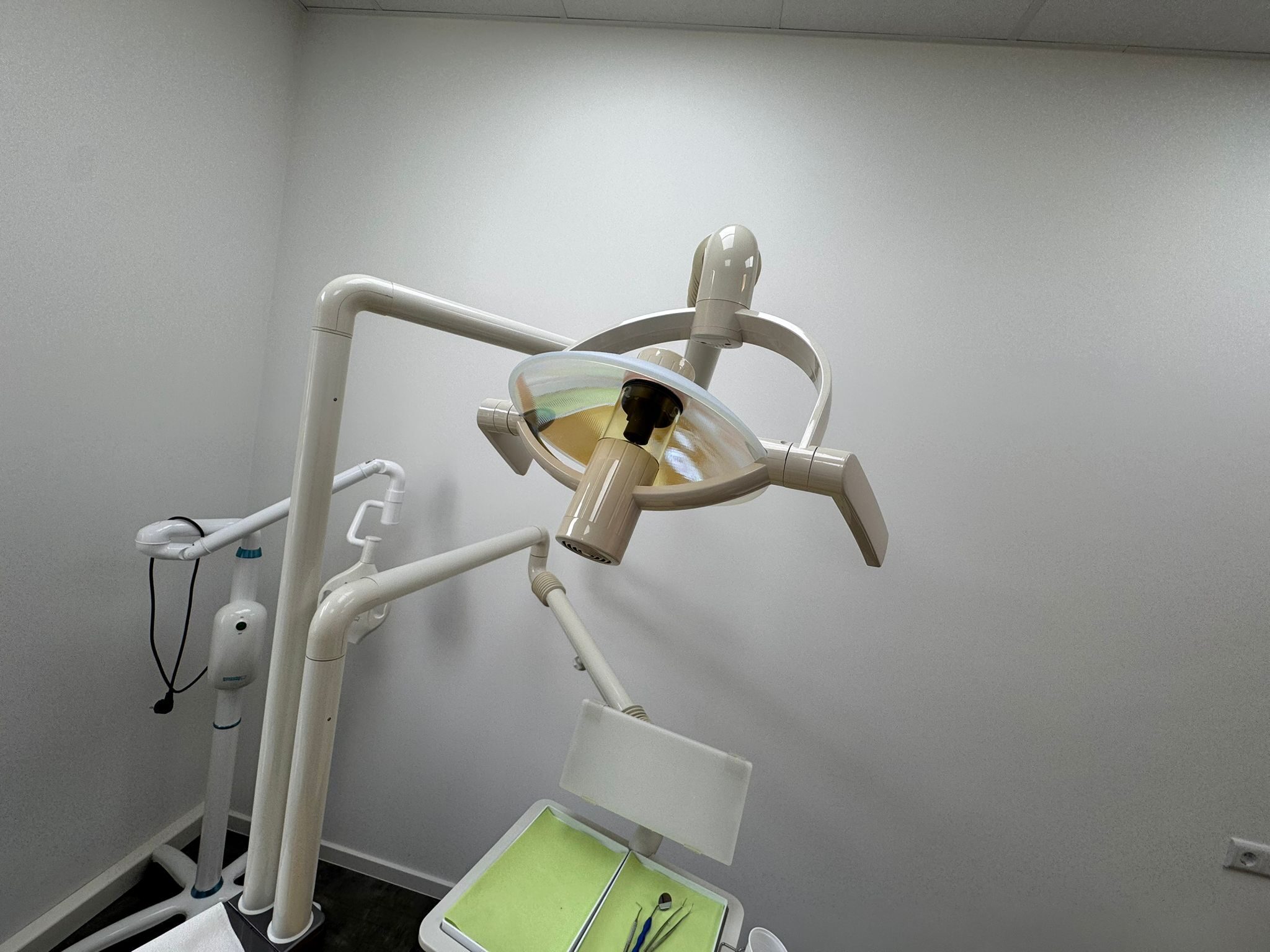 Sirona C2+ Behandlungseinheit Trockenabsaugung, Amalgamabscheider | 332427 Sirona C2+ Behandlungseinheit Trockenabsaugung, Amalgamabscheider | 332427