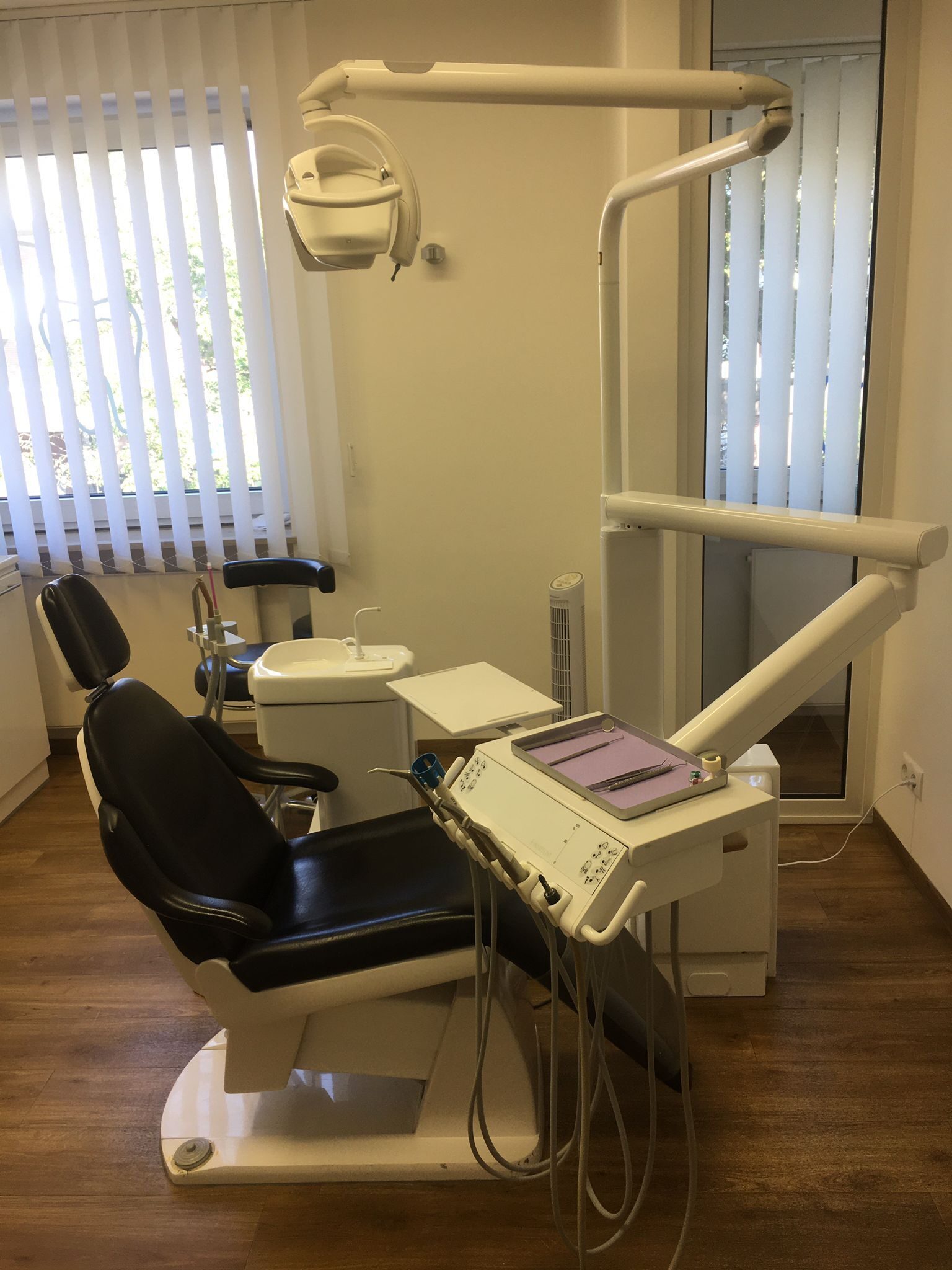 Finndent Quint 7000 Behandlungsstuhl Zahnarzt | 332960