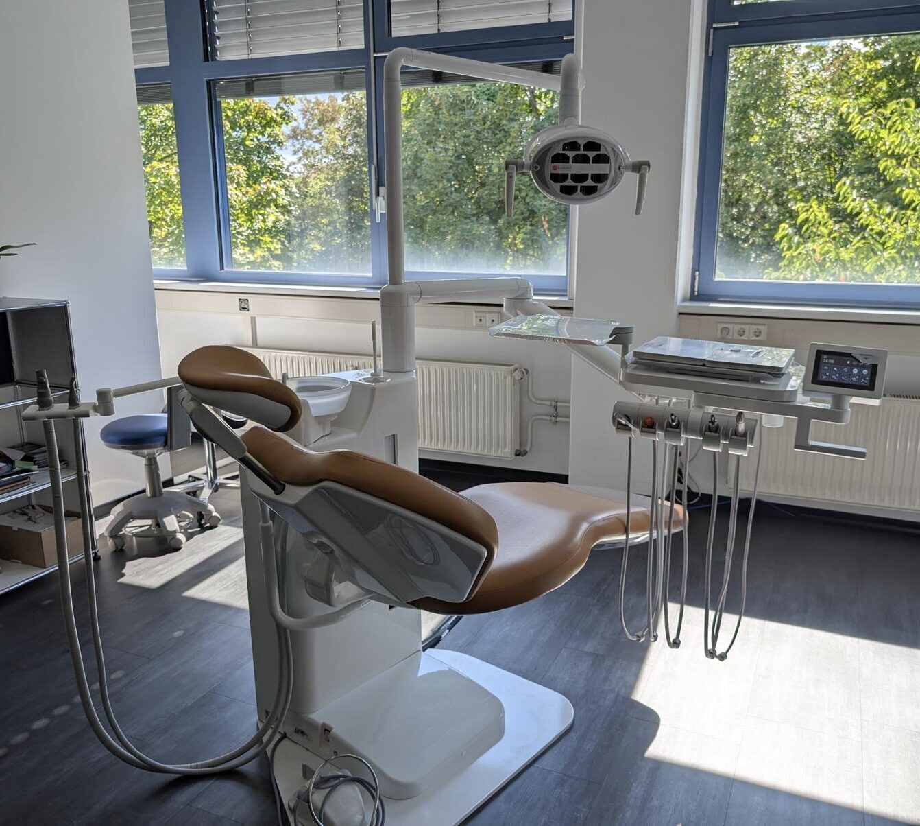 Airel-Quetin K2 NEO.2 Schwinge/Tischgerät mit Tray-Ablage Dental Behandlungseinheit- Neugerät | 331684 Airel-Quetin K2 NEO.2 Schwinge/Tischgerät mit Tray-Ablage Dental Behandlungseinheit- Neugerät | 331684