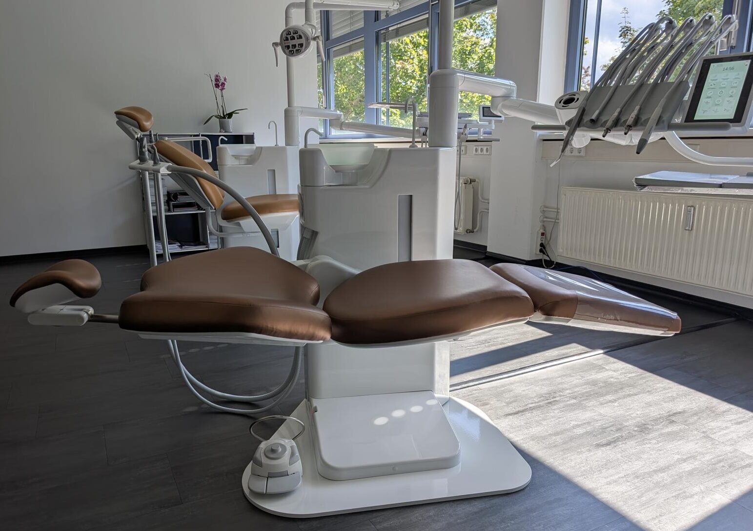 Airel-Quetin K2 Evo.2 Schwenktisch – Dental Behandlungseinheit mit elektrisch bedientem Stuhl und flexiblem Kopfstütze | 331680 Airel-Quetin K2 Evo.2 Schwenktisch – Dental Behandlungseinheit mit elektrisch bedientem Stuhl und flexiblem Kopfstütze | 331680