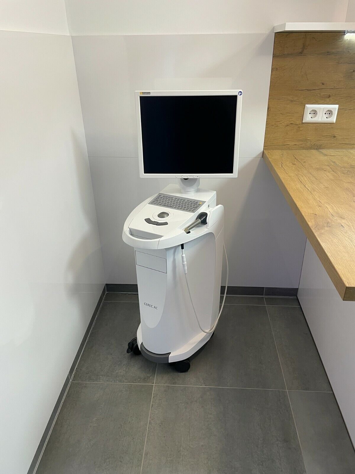 Dentsply Sirona CEREC Omnicam / Aufnahmeeinheit / CAD CAM / Intraoral Scanner | 333687 Dentsply Sirona CEREC Omnicam / Aufnahmeeinheit / CAD CAM / Intraoral Scanner | 333687