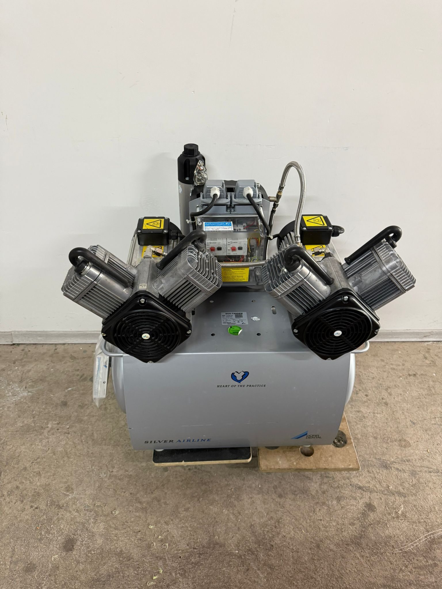Dürr Dental Duo Tandem 4252-51 Silver 4x Zylinder Kompressor Membrantrocknung | 333757 Dürr Dental Duo Tandem 4252-51 Silver 4x Zylinder Kompressor Membrantrocknung | 333757