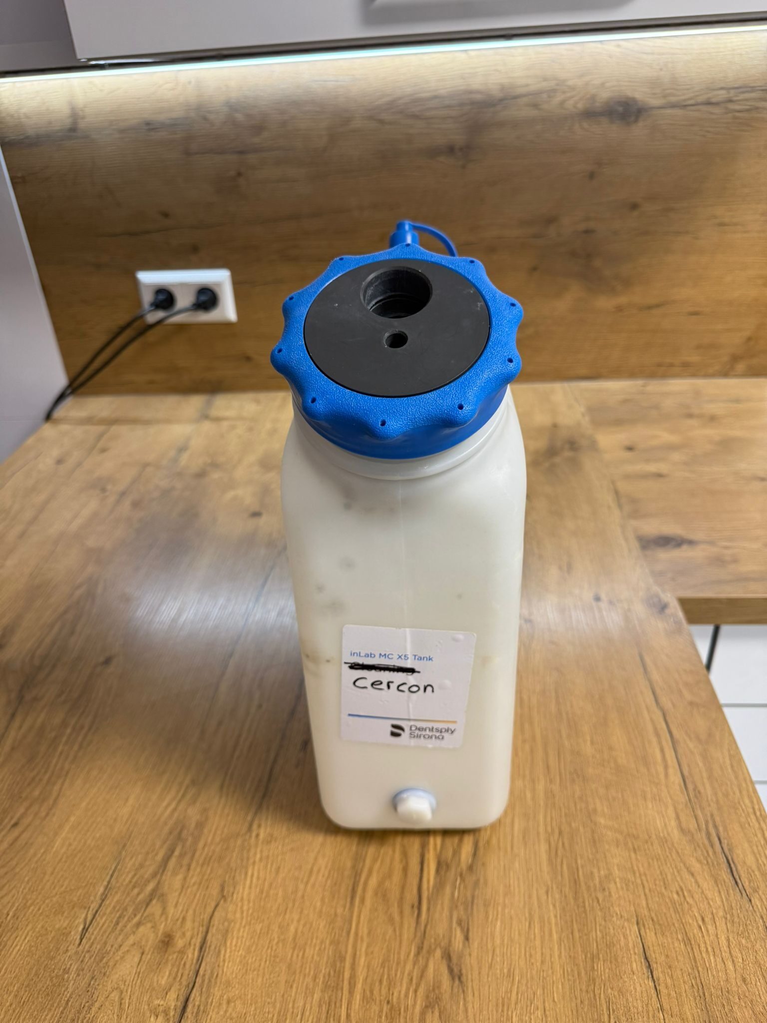 Dentsply Sirona inLab MC X5 Fräseinheit / Absaugung / In Lab CAM SW 20 Lizenz | 334500 Dentsply Sirona inLab MC X5 Fräseinheit / Absaugung / In Lab CAM SW 20 Lizenz | 334500