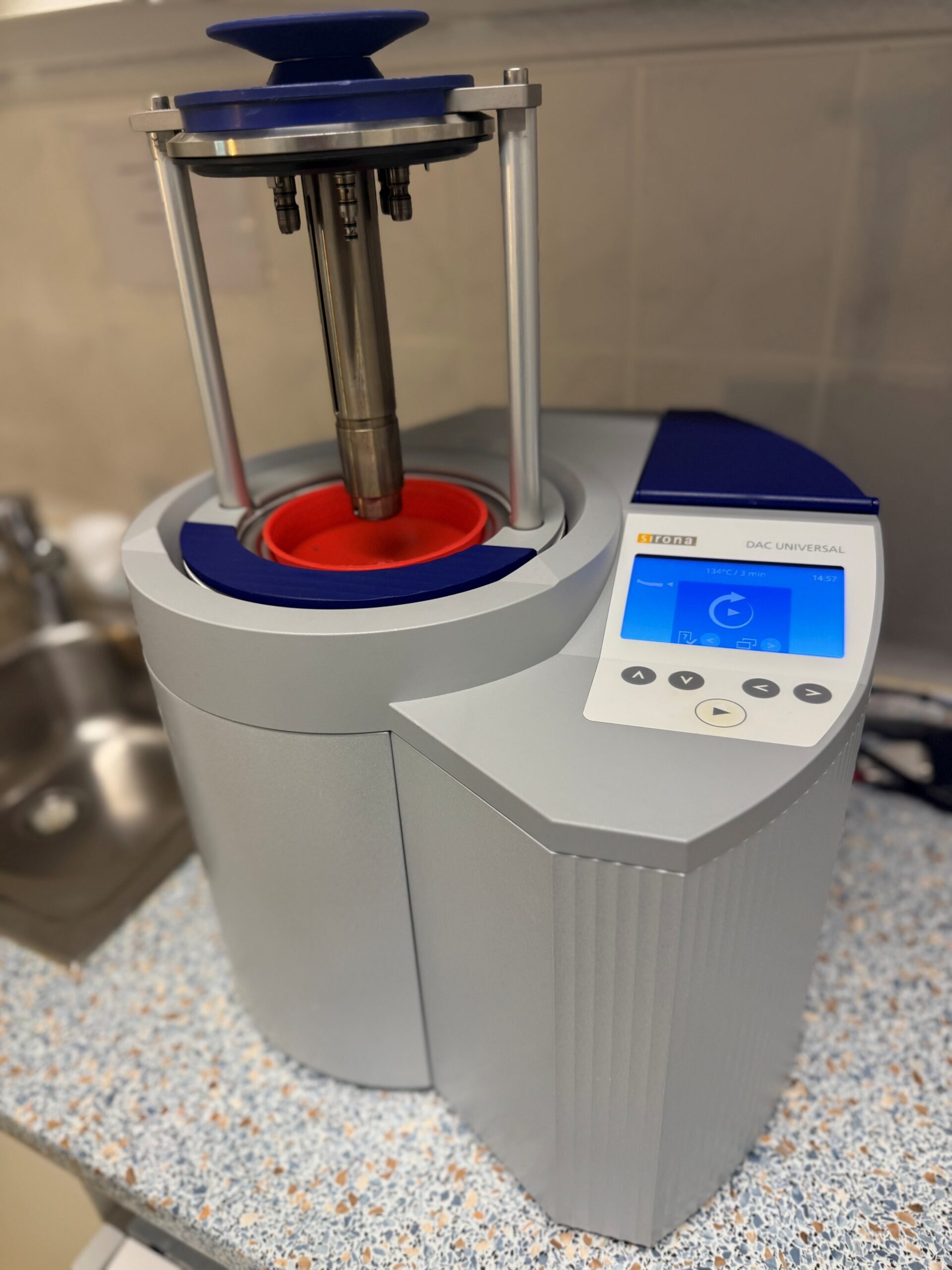 Sirona DAC Universal Instrumentenpflegegerät gebraucht aus Praxisauflösung | 334240 Sirona DAC Universal Instrumentenpflegegerät gebraucht aus Praxisauflösung | 334240