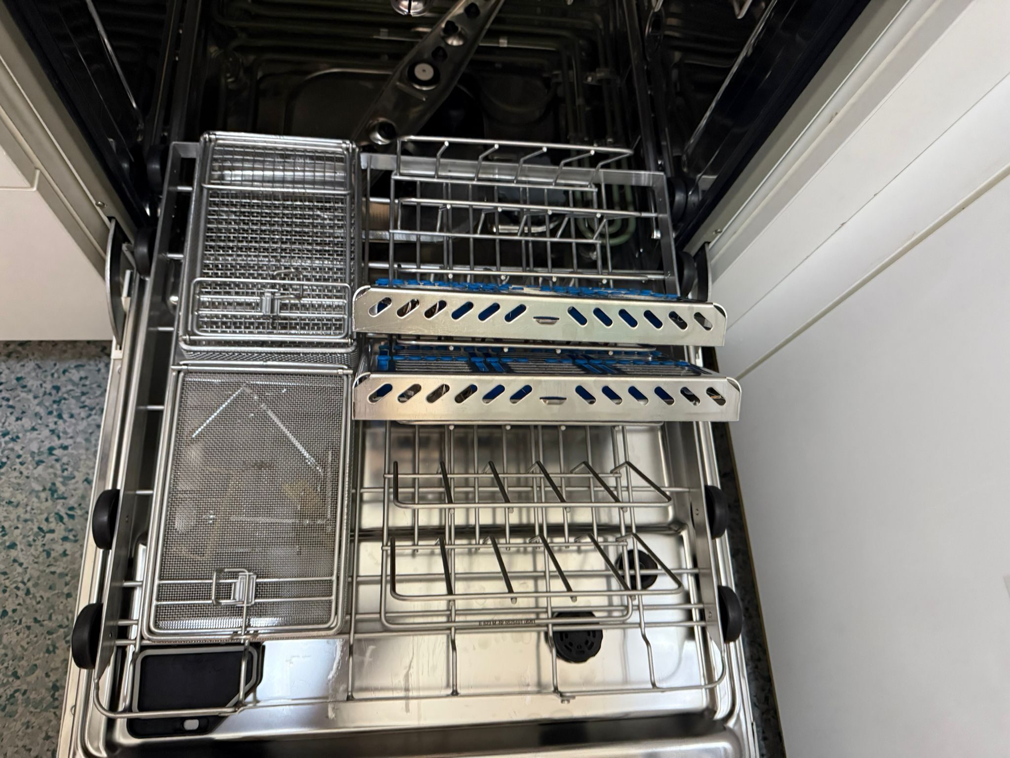 Miele Thermodesinfektor G 7881 mit DOS Modul K60 Dosierung 400V mit Zubehör TOP | 333908 Miele Thermodesinfektor G 7881 mit DOS Modul K60 Dosierung 400V mit Zubehör TOP | 333908