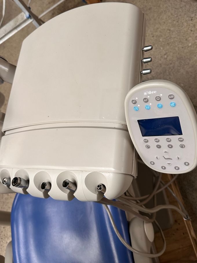 ADEC A-DEC BEHANDLUNGSEINGEIT ZAHNARZTSTUHL | 333493 ADEC A-DEC BEHANDLUNGSEINGEIT ZAHNARZTSTUHL | 333493