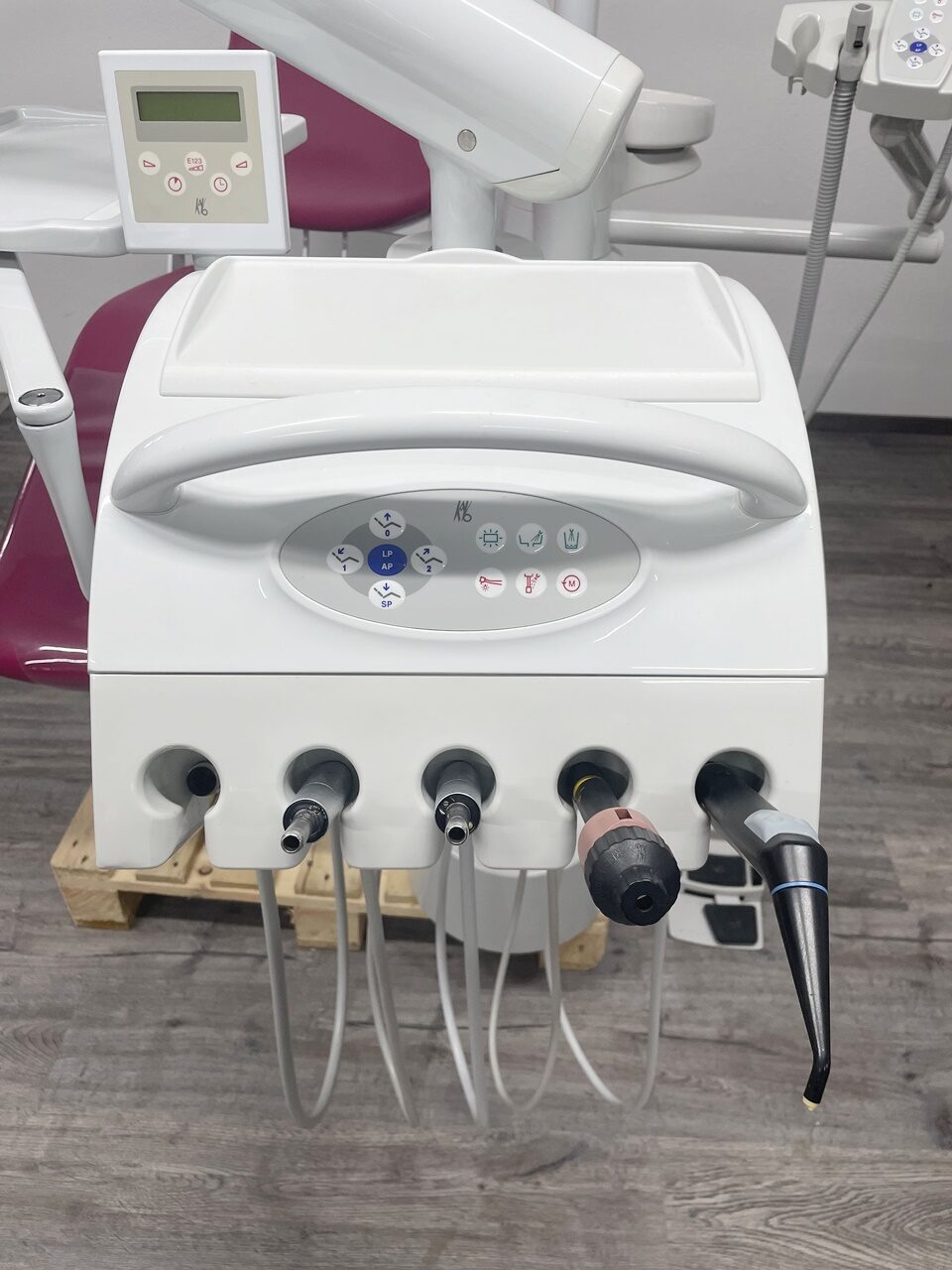 KaVo Primus 1058 TM Behandlungseinheit mit Faro Maia LED Lampe | 333734 KaVo Primus 1058 TM Behandlungseinheit mit Faro Maia LED Lampe | 333734