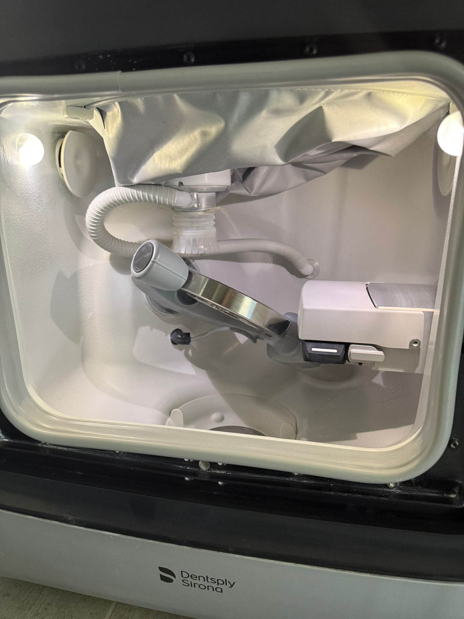 Dentsply Sirona inLab MC X5 Fräseinheit / Absaugung / In Lab CAM SW 20 Lizenz | 334497 Dentsply Sirona inLab MC X5 Fräseinheit / Absaugung / In Lab CAM SW 20 Lizenz | 334497