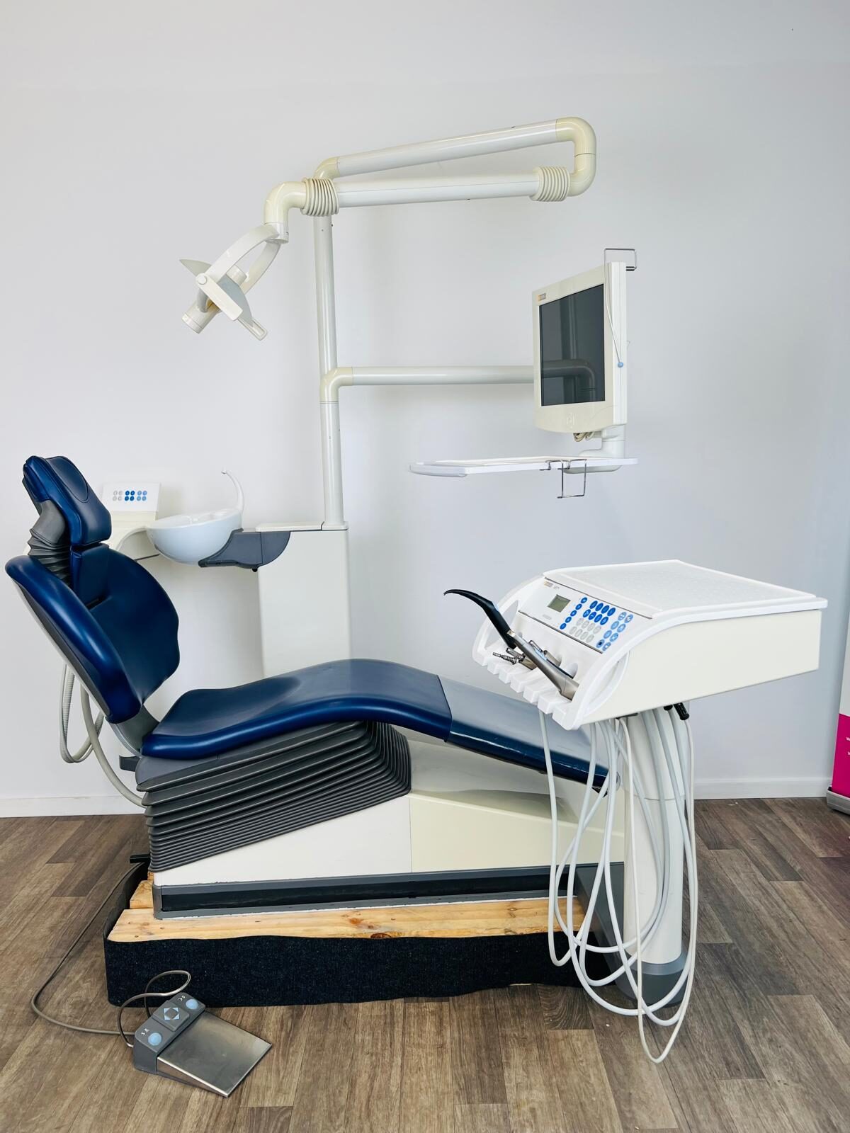 Sirona M1+ Behandlungseinheit gebraucht, gepflegt | 333441 Sirona M1+ Behandlungseinheit gebraucht, gepflegt | 333441