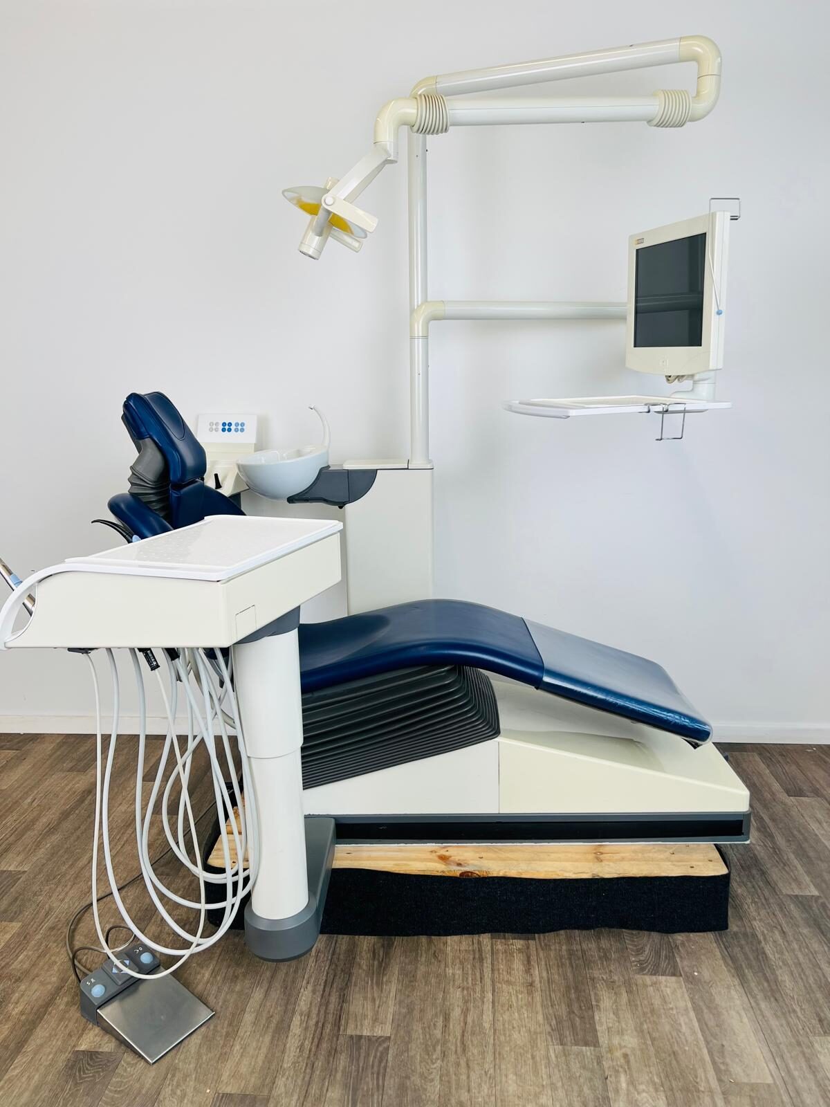 Sirona M1+ Behandlungseinheit gebraucht, gepflegt | 333446 Sirona M1+ Behandlungseinheit gebraucht, gepflegt | 333446