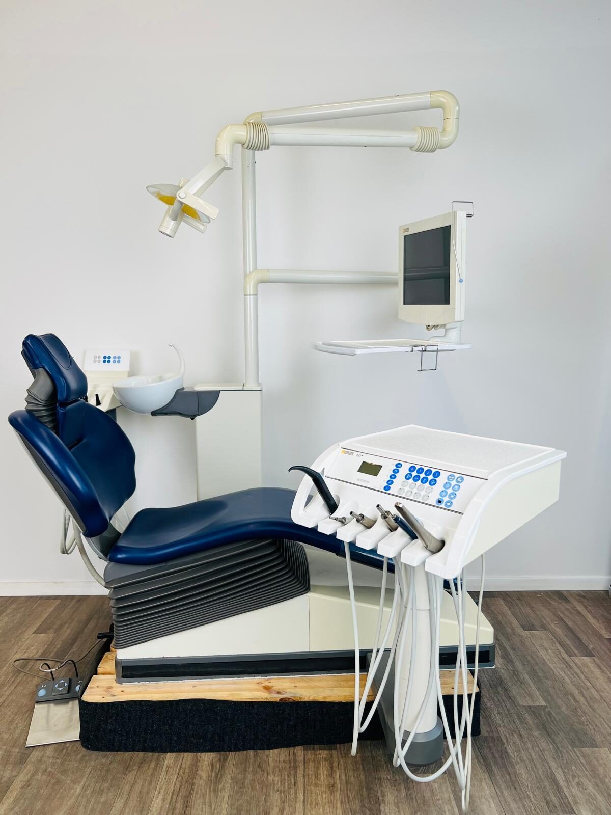 Sirona M1+ Behandlungseinheit gebraucht, gepflegt | 333447 Sirona M1+ Behandlungseinheit gebraucht, gepflegt | 333447
