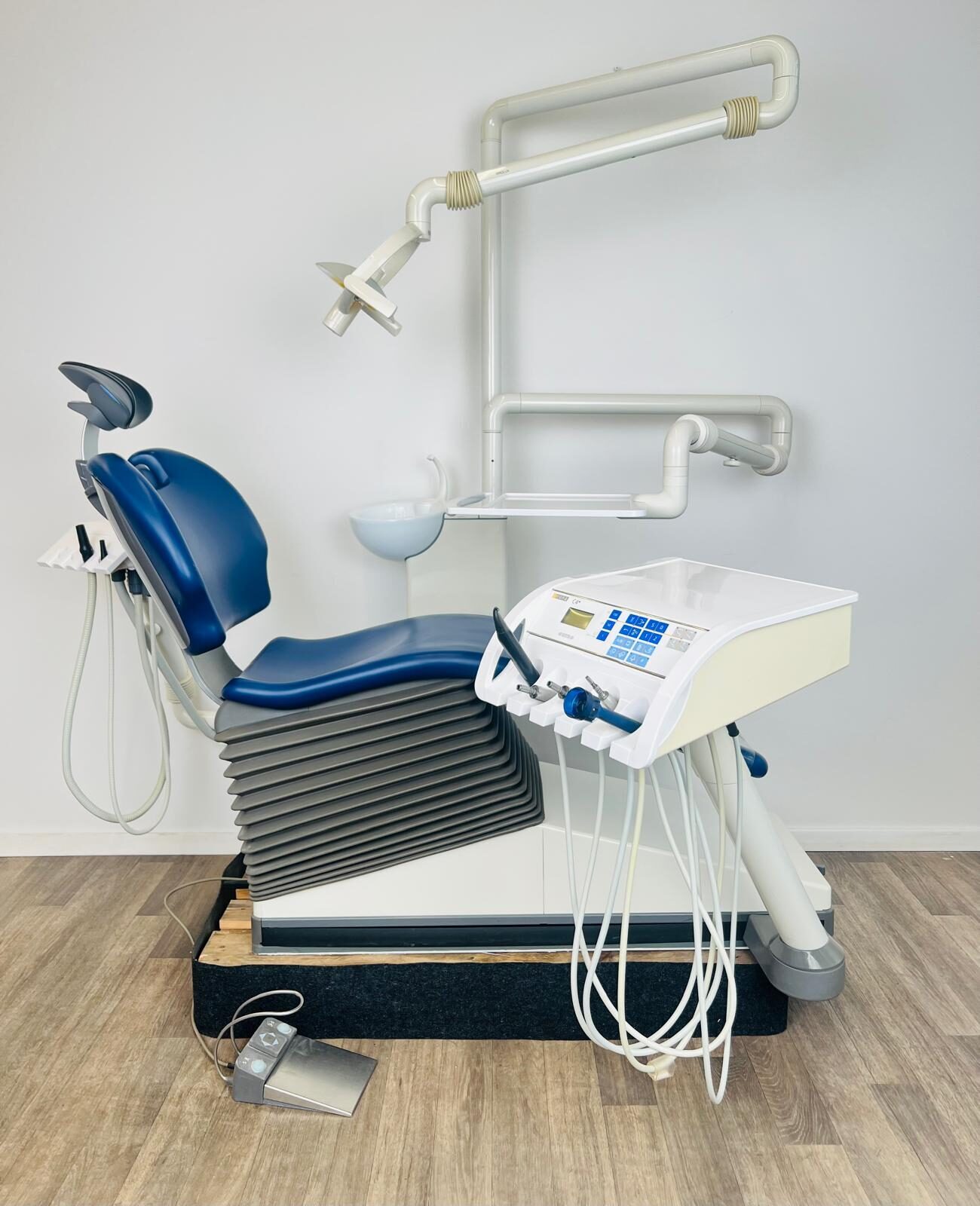 Sirona C4+ Behandlungseinheit gebraucht, aus Praxisauflösung | 333326 Sirona C4+ Behandlungseinheit gebraucht, aus Praxisauflösung | 333326