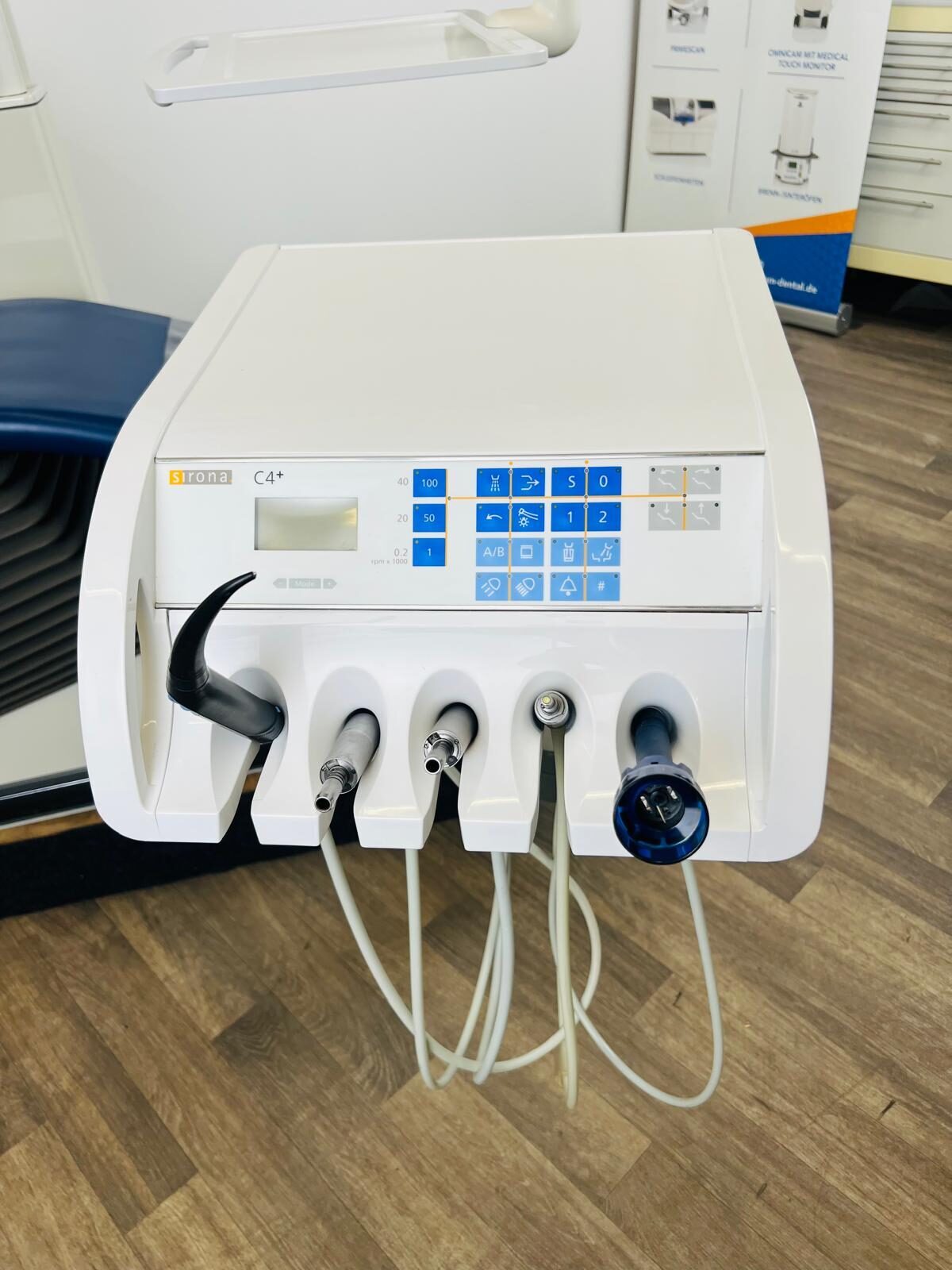 Sirona C4+ Behandlungseinheit gebraucht, aus Praxisauflösung | 333333 Sirona C4+ Behandlungseinheit gebraucht, aus Praxisauflösung | 333333