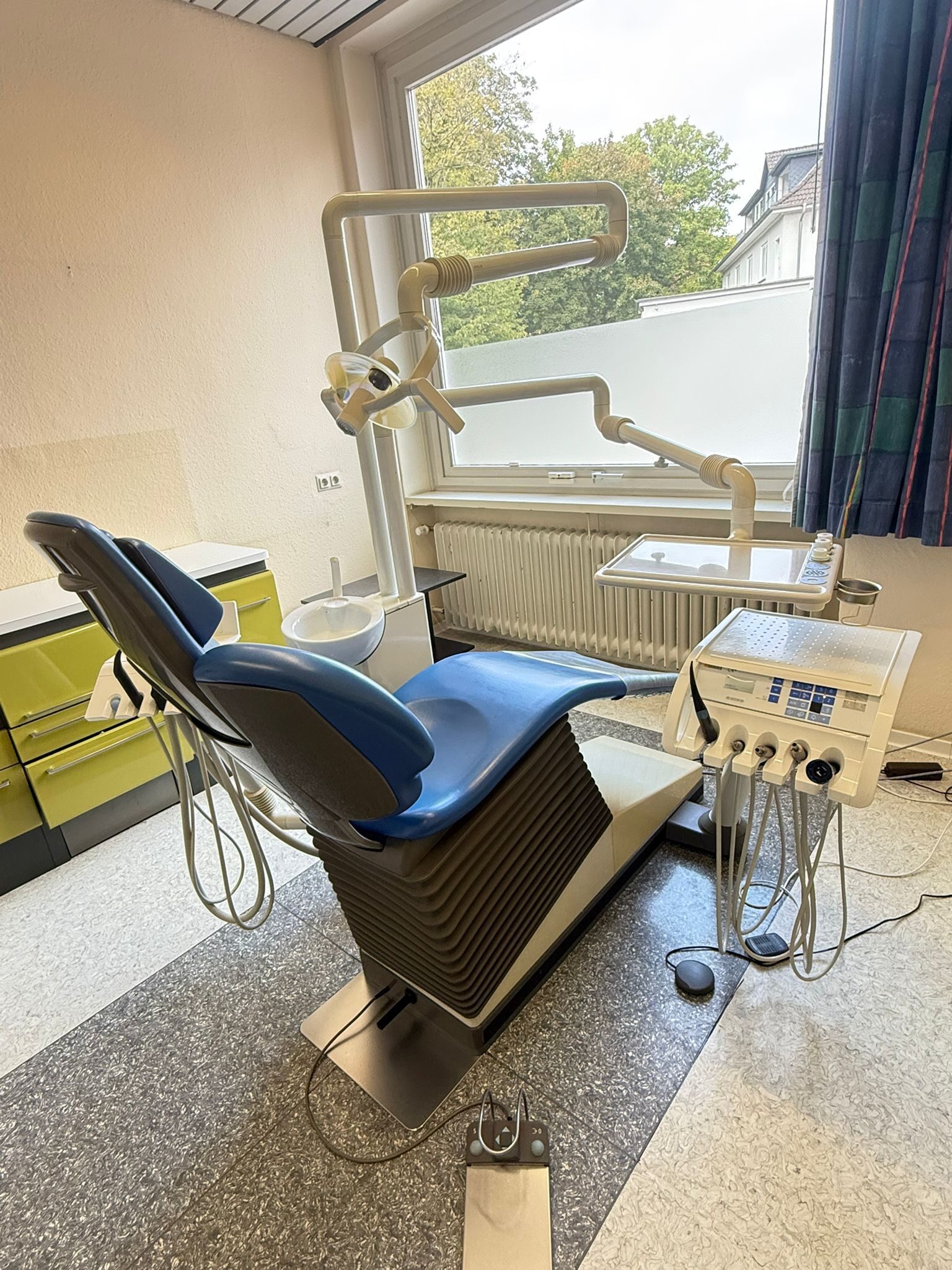 Sirona C4+ Behandlungseinheit gebraucht, verfügbar ab 01.11.2025 | 333335 Sirona C4+ Behandlungseinheit gebraucht, verfügbar ab 01.11.2025 | 333335