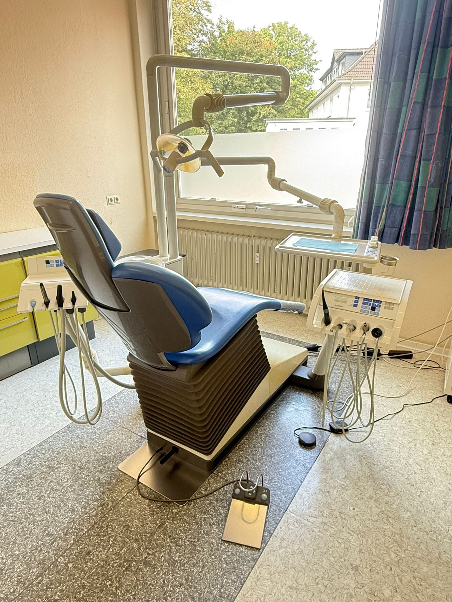 Sirona C4+ Behandlungseinheit gebraucht, verfügbar ab 01.11.2025 | 333341 Sirona C4+ Behandlungseinheit gebraucht, verfügbar ab 01.11.2025 | 333341