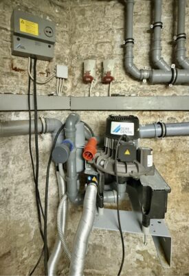 Dürr V600 Bj. 2020 Trockenabsauganlage Absauganlage Dental Zahnarztpraxis mit Steuerkasten/Wandhalterung Dürr V600 Bj. 2020 Trockenabsauganlage Absauganlage Dental Zahnarztpraxis mit Steuerkasten/Wandhalterung