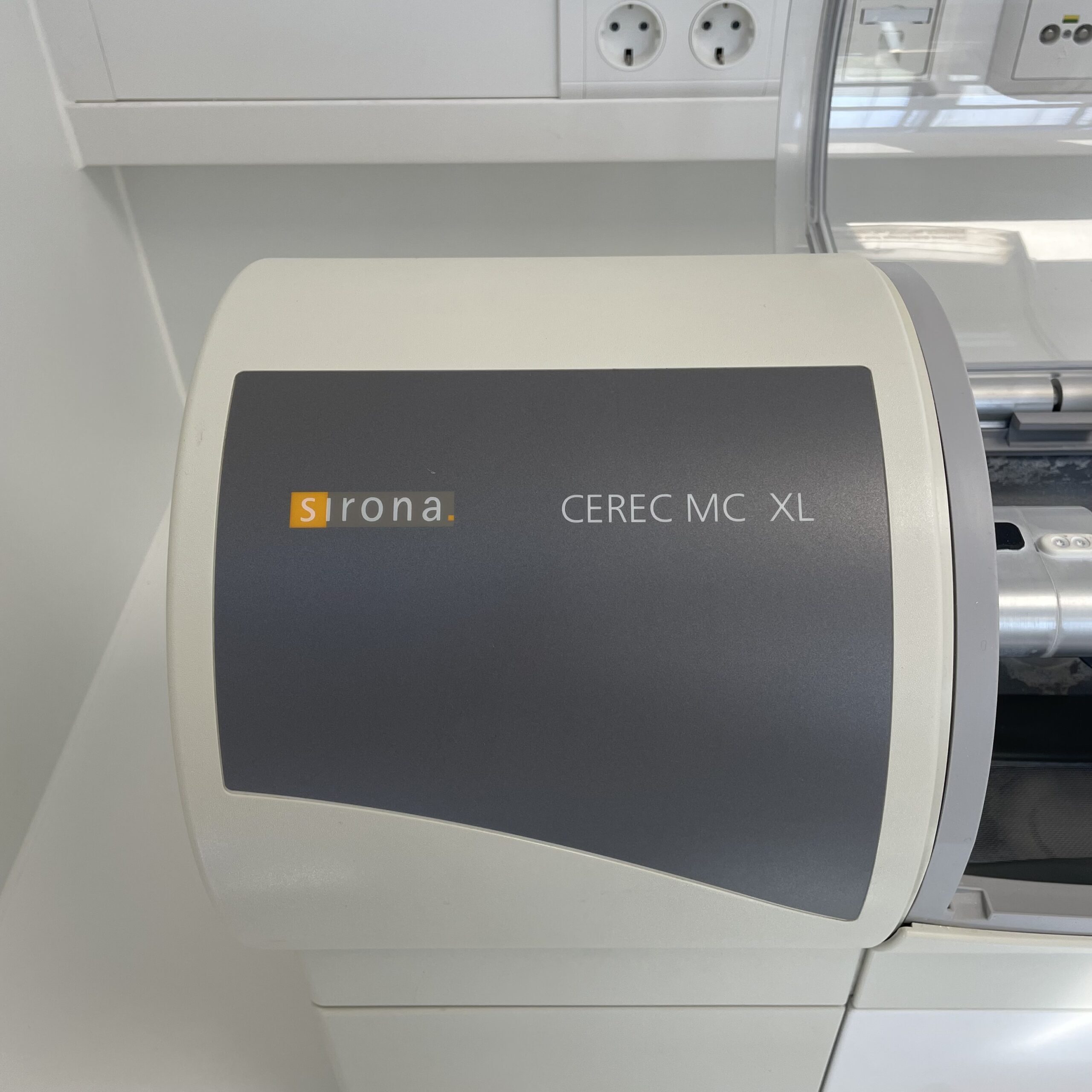 CEREC MC XL Fräseinheit (Sirona, Baujahr 2007) – verkauft wie besehen | 333112 CEREC MC XL Fräseinheit (Sirona, Baujahr 2007) – verkauft wie besehen | 333112