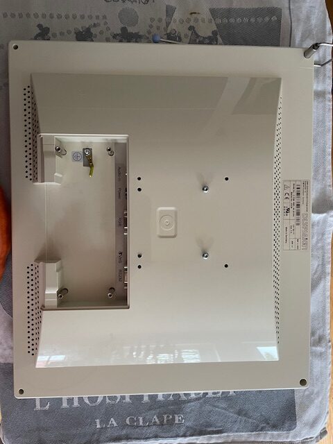 Monitor (defekt ) für Sirona M1+ Behandlungseinheit an Bastler | 333887 Monitor (defekt ) für Sirona M1+ Behandlungseinheit an Bastler | 333887