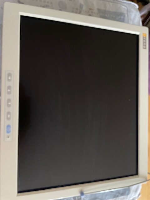 Monitor (defekt ) für Sirona M1+ Behandlungseinheit an Bastler | 333885 Monitor (defekt ) für Sirona M1+ Behandlungseinheit an Bastler | 333885