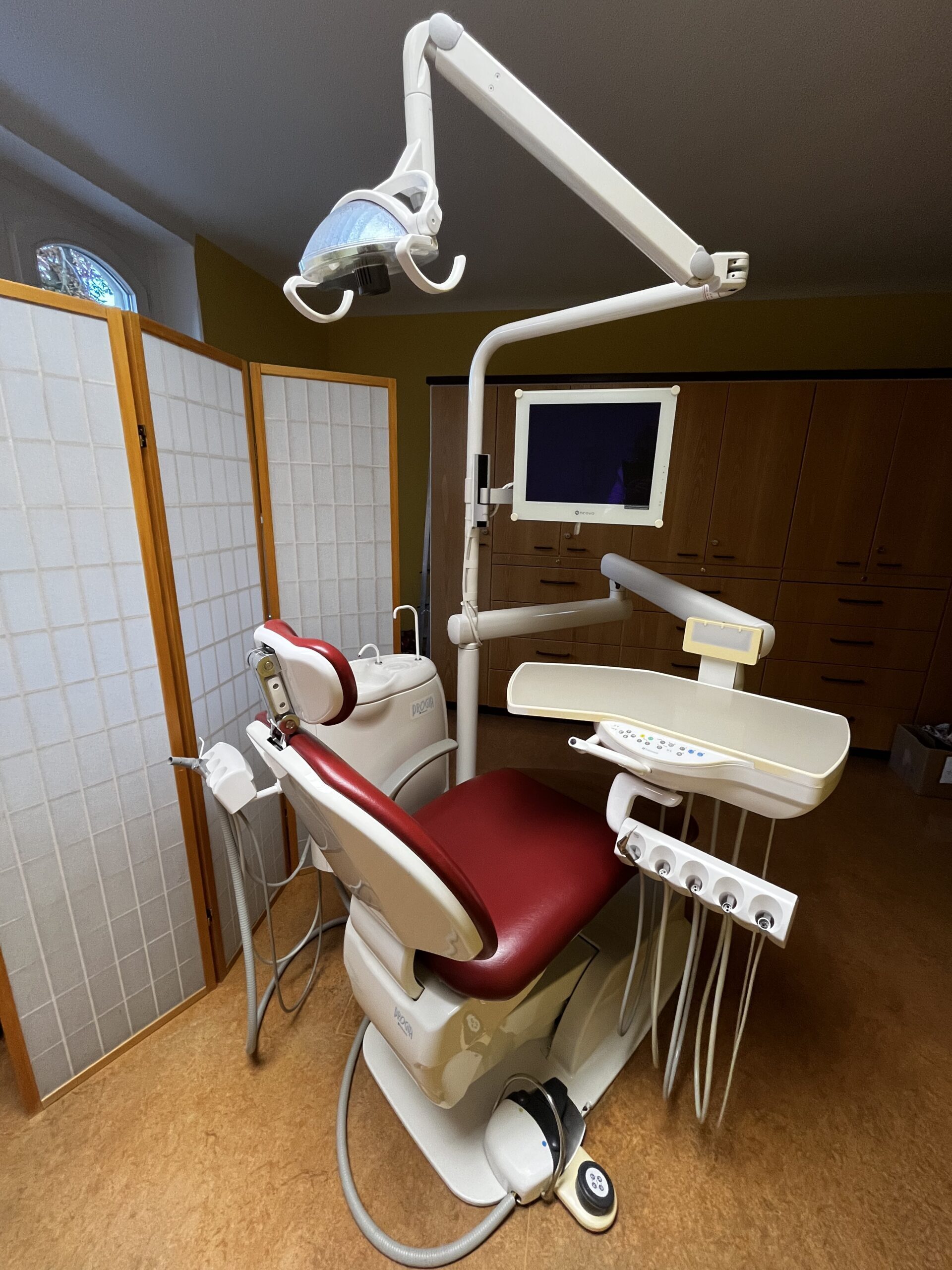 gebrauchte Dentaleinheit (zur Zeit noch in Betrieb)- Hersteller Belmont – Typ Progia | 334268 gebrauchte Dentaleinheit (zur Zeit noch in Betrieb)- Hersteller Belmont – Typ Progia | 334268